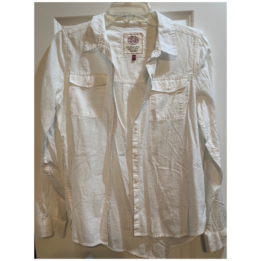 Women’s white long sleeve button down shirt